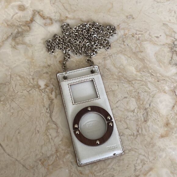 Rare Tod’s Leather IPod Nano Wearable Case Necklace - Picture 5 of 12
